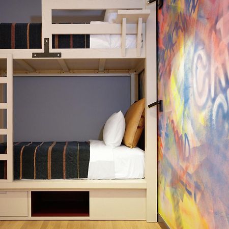 Moxy Richmond Downtown Hotel Bagian luar foto