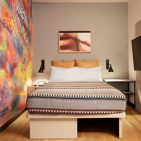 Moxy Richmond Downtown Hotel Bagian luar foto