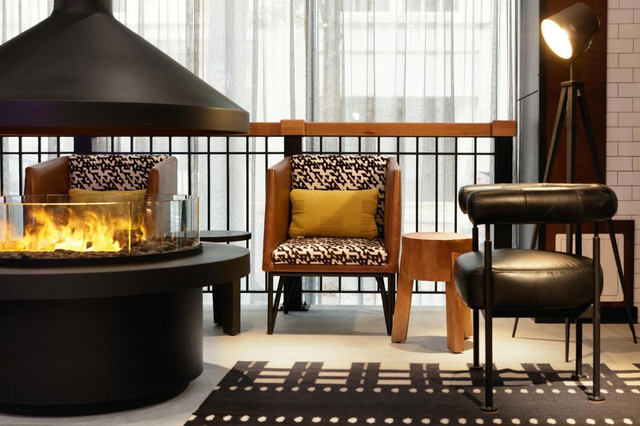Moxy Richmond Downtown Hotel Bagian luar foto