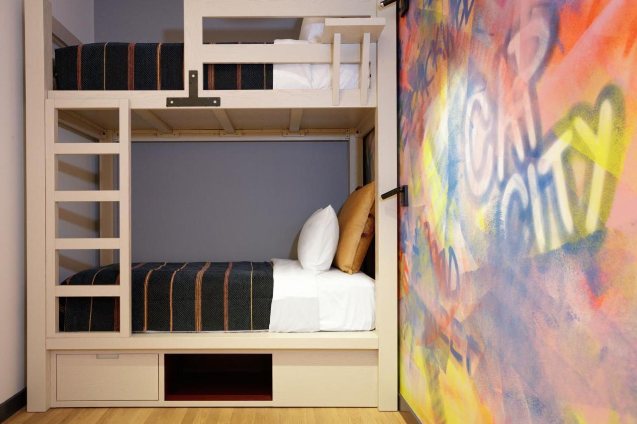 Moxy Richmond Downtown Hotel Bagian luar foto