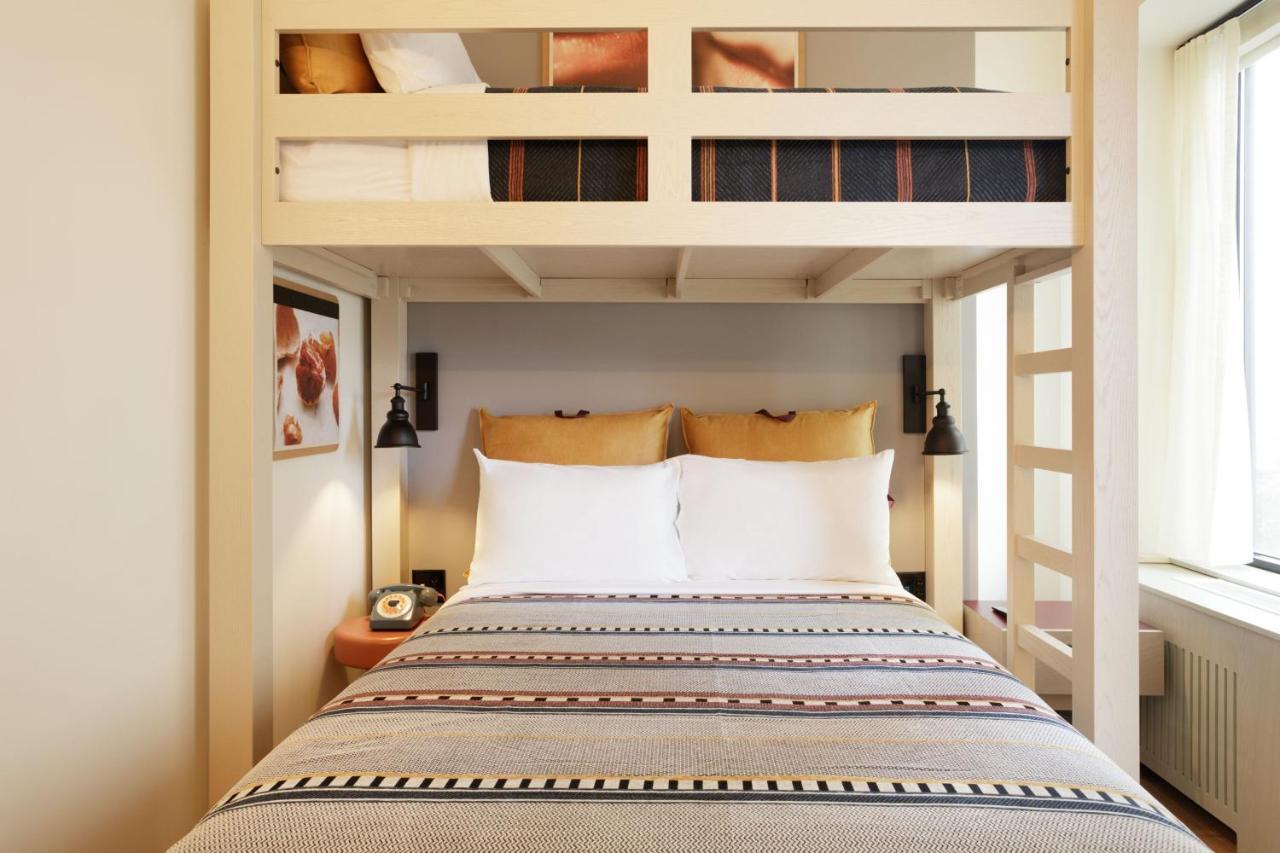Moxy Richmond Downtown Hotel Bagian luar foto