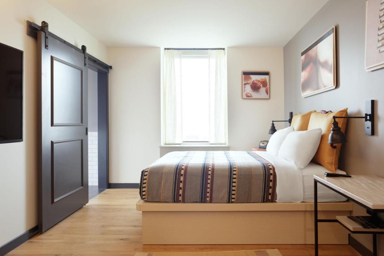 Moxy Richmond Downtown Hotel Bagian luar foto