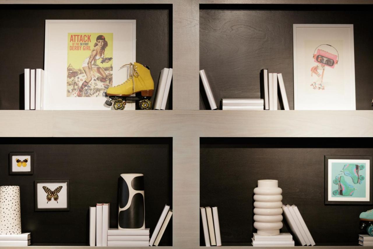 Moxy Richmond Downtown Hotel Bagian luar foto