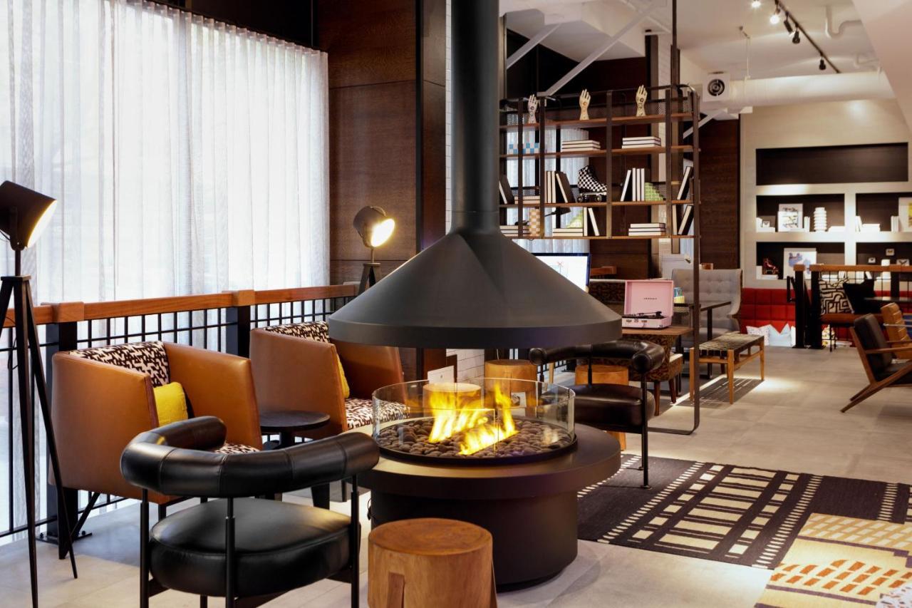 Moxy Richmond Downtown Hotel Bagian luar foto