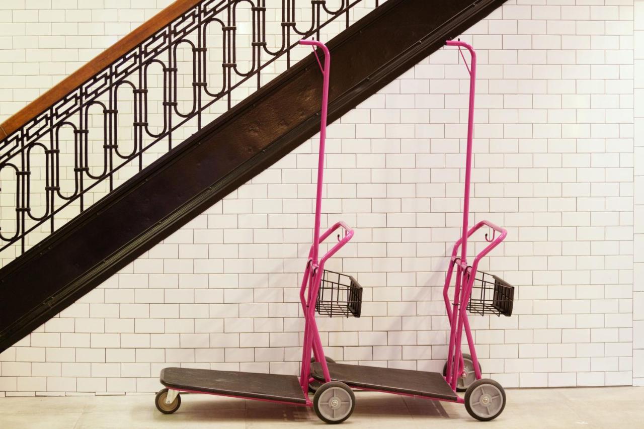 Moxy Richmond Downtown Hotel Bagian luar foto