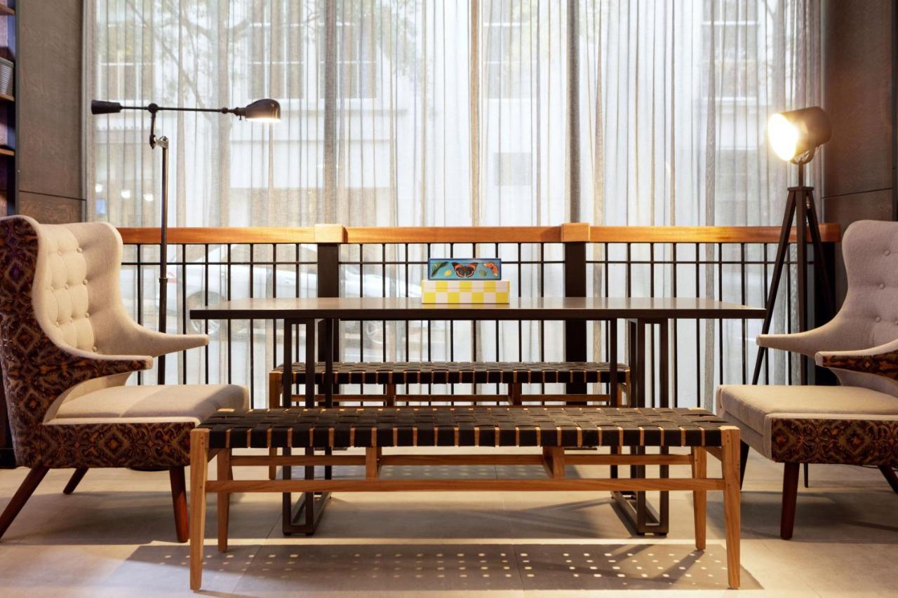 Moxy Richmond Downtown Hotel Bagian luar foto